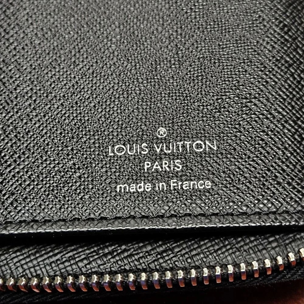 Louis Vuitton Taiga Zippy Organizer NM Black Wallet 2021 France LM0261 READ - Picture 7 of 14